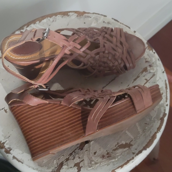 Fossil Wedge Pumps - Picture 7 of 7